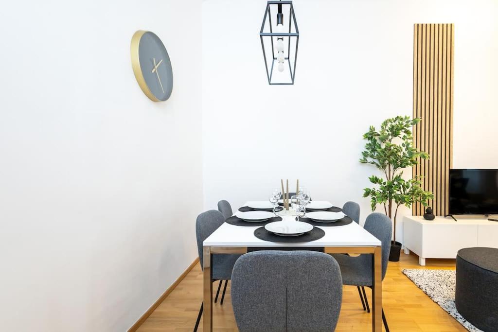 Orestaliving - Spacious 2Br On The Danube Canal Viena Exterior foto